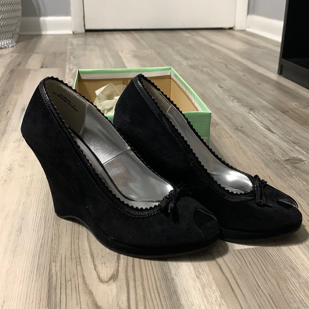 Black Wedges